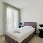 Luxury 4 Bdr Nerida Klorakas