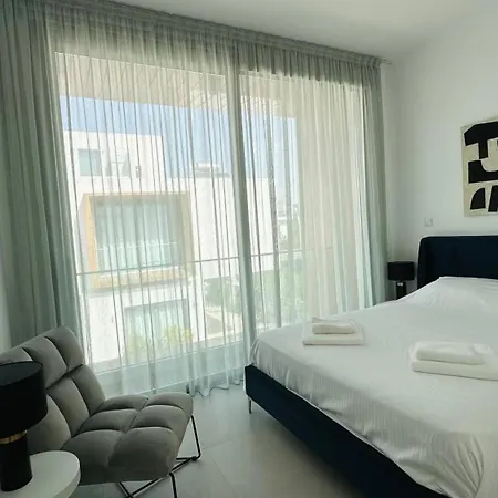 Luxury 4 Bdr Nerida Villa Klorakas