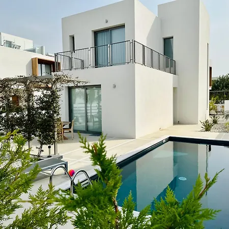 Luxury 4 Bdr Nerida Klorakas