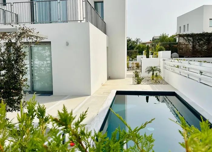 Luxury 4 Bdr Nerida * Klorakas